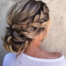 67 Die Romantischsten Hochsteckfrisuren Mit Locken In 2020 Haar Styling Lockere Hochsteckfrisuren Hochsteckfrisur