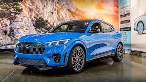 The vehicle was introduced on november 17, 2019, and went on sale in december 2020 as a 2021 model. Ford Mach E Alle Daten Und Preise Des Us E Suv Ford Mustang Mustang Neuer Ford Mustang