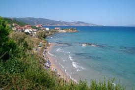 Το συγκρότημα περιβάλλεται από καταπράσινους. Diadromh Perioxh Anamesa Se Alykes Kai Tsilibh
