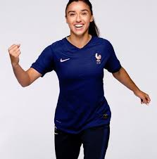 Son arrivée à l'ol, son parcours, ses objectifs et ses ambitions. Sakina Karchaoui Defenseuse Laterale Gauche