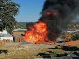 Durante la madrugada de este jueves, una fuga de gas lp provocó un incendio en una toma clandestina, en el municipio de huejotzingo, puebla. Jqkotdy5ipxyam
