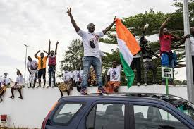 O país está situado na costa leste africana ao norte da linha do equador, entre o golfo de aden, a norte, e o oceano índico a leste. Costa Do Marfim A Explosao De Alegria Em Abidjan Com A Chegada Do Ex Presidente Gbagbo