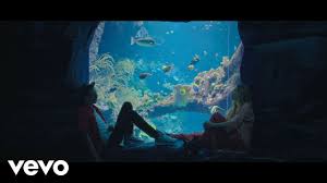 On pèse nos mots, et eux pèsent si gros qu'on a arrêté de compter les vues de leurs clips ou les ventes de leurs disques pour les prendre au sérieux. Bigflo Oli Promesses Youtube