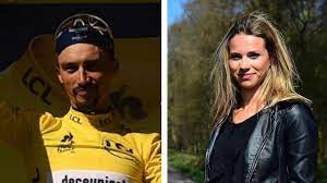 Julian alaphilippe attend la naissance de son premier enfant « dans quelques mois », a annoncé samedi sur les réseaux sociaux le champion du monde, en couple avec l'ancienne cycliste marion rousse, désormais consultante pour france télévisions. Marion Rousse Et Julian Alaphilippe Sont Les Parents D Un Petit Nino