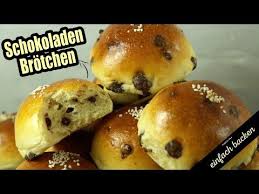 Schokoladen Brotchen Rezept Luftig Und Lecker Youtube In 2020 Lecker Rezepte Brot Rezept
