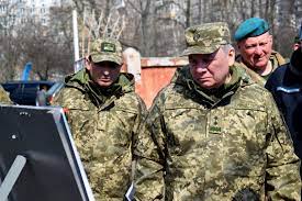 Министр обороны андрей таран и главком всу руслан хомчак практически не разговаривают и не встречаются друг с другом, никакого взаимодействия и координации в руководстве оборонного. Taran I Homchak V Zone Oos Taran I Homchak Posetili Peredovye Pozicii Ukrainskih Voinov V Zone Oos Minoborony Fotoreportazh Foto Mobilnaya Versiya Cenzor Net