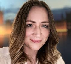 Lisa Dukes's Instagram, Twitter & Facebook