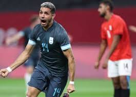 بدأ منتخب مصر الأولمبي التدريبات بتسخين بسيط سبقته محاضرة فنية للجهاز الفني مع اللاعبين، شاهد لاعبو منتخب مصر الأولمبي مباراة إسبانيا واليابان الودية. 67cer Ukc6aam