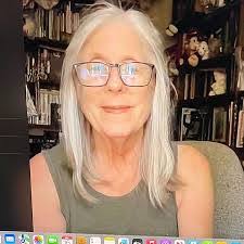 Linda Chambers's Instagram, Twitter & Facebook