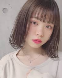 石原さとみさんもイメチェンしたことで 再び人気上昇中の ロブ 今回は そんなロブの最新ヘアカタログをご紹介いたします ぜひチェックして可愛くイメチェンしちゃいましょう レディース パーマヘア 髪 ミディアム 髪型 丸顔