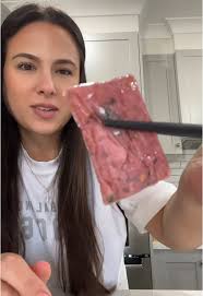 Stephanie Dee (@fullycraving)