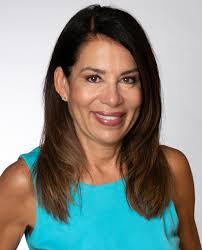 Roxanne Hunt's Instagram, Twitter & Facebook