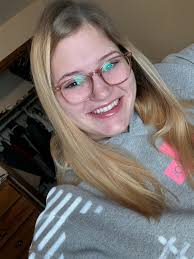 I am looking for a hair dresser LAST minute! Please send me your fav hair  dresser my way!! I'm needing a cute trim/color maybe a partial weave and  coloring as well! To