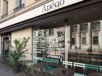 En Plein Cœur De Saint Germain Des Pres Rue Des Saints Peres Le Brunch D Apego A Tout Pour Plaire Aux Paris Fromage Blanc Maison Brunch Fruits Et Legumes Bio