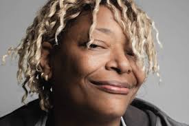 Mart'nália lança disco em que canta pagodes e diz que não gosta do gênero:  'Careta'