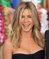 Frisuren schulterlang idee von jennifer aniston blonde haare bob haar gestaltung idee weißes kleid. Jennifer Anistons Kultfrisuren Von 1990 Bis 2020