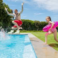 Einbauen Oder Aufstellen Poolmontage Arten Im Vergleich Poolsana Der Pool Sauna Fachdiscount