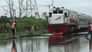 Seperti 13 foto yang brilio.net kumpulkan dari akun instagram @sejarahkeretaapiindonesia, jumat. Banjir Di Pasuruan Perjalanan 4 Kereta Api Terganggu Dan 1 Dibatalkan Bagian 1