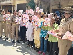 संभल के चंदौसी में मिशन शक्ति कार्यक्रम आयोजित: छात्राओं को गुड टच-बैड टच, साइबर सुरक्षा की दी गई जानकारी