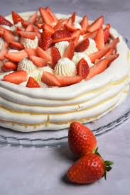 Pavlova Aux Fraises Recette Facile Recette En 2020 Pavlova Pavlova Aux Fraises Dessert Facile Et Rapide