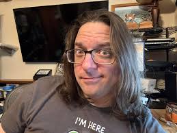 Fur babies update! They're doing amazing! 🥰 The short hair one has  completely domesticated, while the long hair one is still a little feral  (we're working