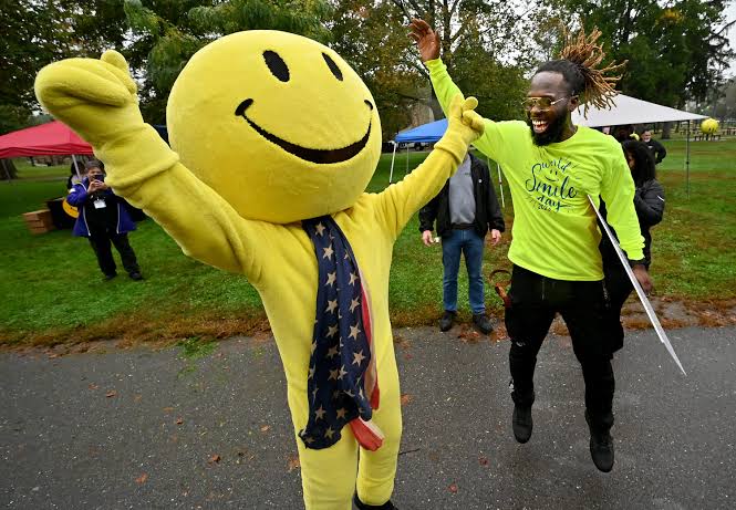 All smiles on World Smile Day in Worcester; more than 20,000 smiles in  photo album