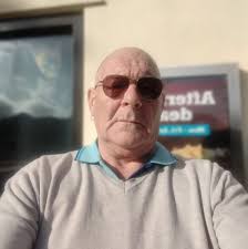 Dave Holding in people