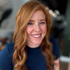 Tips for my red heads! To keep your red vibrant between appointments: 🚿  Wash with cool water 🧴 Use sulfate-free, color-safe shampoo ☀️ Limit heat  styling & always use a heat