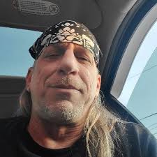 Keith Benefield's Instagram, Twitter & Facebook