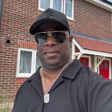 Cecil Roberts की प्रोफ़ाइल