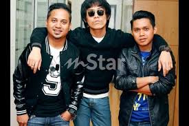 In 2014, a roll call of names from the disparate fields of pop, rock and indie came together for akim and the majistret (atm): I M Nobody Now Saya Cuma Nak Pertahankan Maruah Zimi Dedah Punca Keluar Akim The Majistret Hiburan Mstar