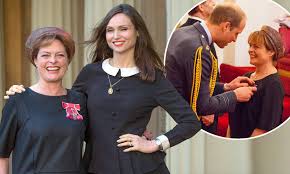 Buy sophie ellis bextor tickets from ticketmaster uk. Sophie Ellis Bextor S Mother Janet Ellis Receives An Mbe From Prince William Daily Mail Online