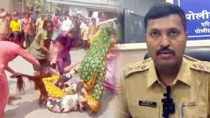 उल्हासनगरमध्ये महिलांची अमानुष धिंड; केस कापून, चपलांचा हार घालून अर्धनग्न अवस्थेत फिरवले