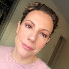 Loni Murphy's Instagram, Twitter & Facebook