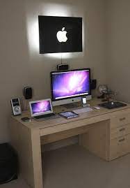 an apple enthusiast s dream home setup 家 pcデスク レイアウト
