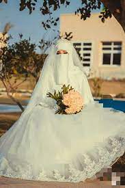 Viele angehende bräute schauen sich direkt nach der verlobung nach ihrem brautkleid um, denn. Pin On Marriage