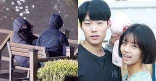 Lee sun kyun ryu jun yeol cho jung seok gong hyo jin ikon junhoe park min young jinyoung marie claire my. Hyeri Ryu Jun Yeol S Agencies Confirm Their Relationship Korea Dispatch