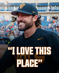 During Tennessee's baseball preseason press conferences today, Tony Vitello  shared his love for Knoxville: “I love this place. I love near everything  about it.” 🔥 #ForTheFans