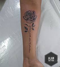 Pin Von Kiara Auf Tatouage Avant Bras In 2020 Tatowierungen Rose Tattoo Unterarm Tattoo Schriftzuge Ideen