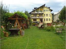 The rooms have a balcony. Pensiunea Orhideea Tel 074561