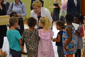 Die nächsten tage sollen die entscheidung bringen und geschlossenheit demonstrieren. Bundesfamilienministerin Franziska Giffey Besucht Kita Sonnenschein Finkenau