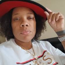 Quick lil selfie.. hey yalllll 🌹