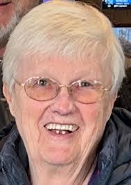 Alice Freitas's Instagram, Twitter & Facebook