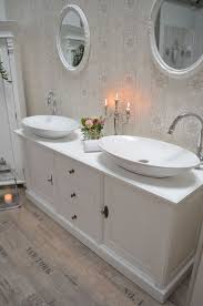 Badunterschranke Leiria Landhaus Waschtisch Vintage Shabby Chi Ein Designerstuck Von Land Und L Mit Bildern Waschtisch Landhaus Waschtisch Vintage Badezimmerideen