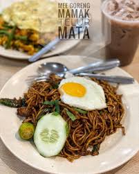 Nasi goreng seringkali jadi guilty pleasure karena jumlah kalorinya bisa membuat badan melar. Pin On Foods