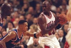 With One Of The Best Christmas Day Game Performances In Nba History Jordan Racked Up 42 Points 8 Rebounds 5 Assis John Starks Michael Jordan New York Knicks