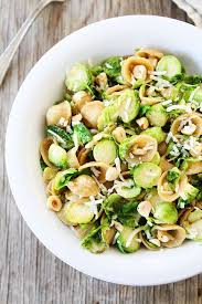 Brown Butter Brussels Sprouts Pasta With Hazelnuts Rezepte Hauptspeise Nudelgerichte
