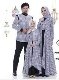 Contoh baju copel ayah ibu waktu acara lamaran anak / 35 ide baju couple ayah ibu anak laki ide baju couple : 10 Ide Baju Couple Ayah Ibu Dan Bayi Trend Couple