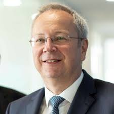 Jan Volker Glauber auf LinkedIn: Heute in Karlsruhe angekommen. Morgen gibt  es dann 2 Sendungen im VEMA TV…