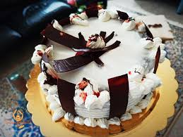 Cominciate ad unire la farina poco per. Torta Alla Crema Con Pan Di Spagna Tradizionale E Decorazioni Di Cioccolato